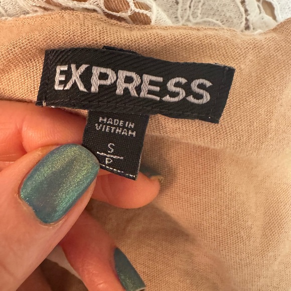 5 for $30 EXPRESS Elegant Floral Lace Sleeveless Top - Picture 6 of 7